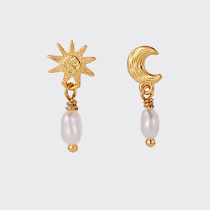 Luna Pearl Drop Earring

